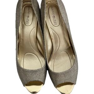 Bandolino Rainaa Pumps Women's Glittering Gold Peep Toe Heels size 9.5
EUC